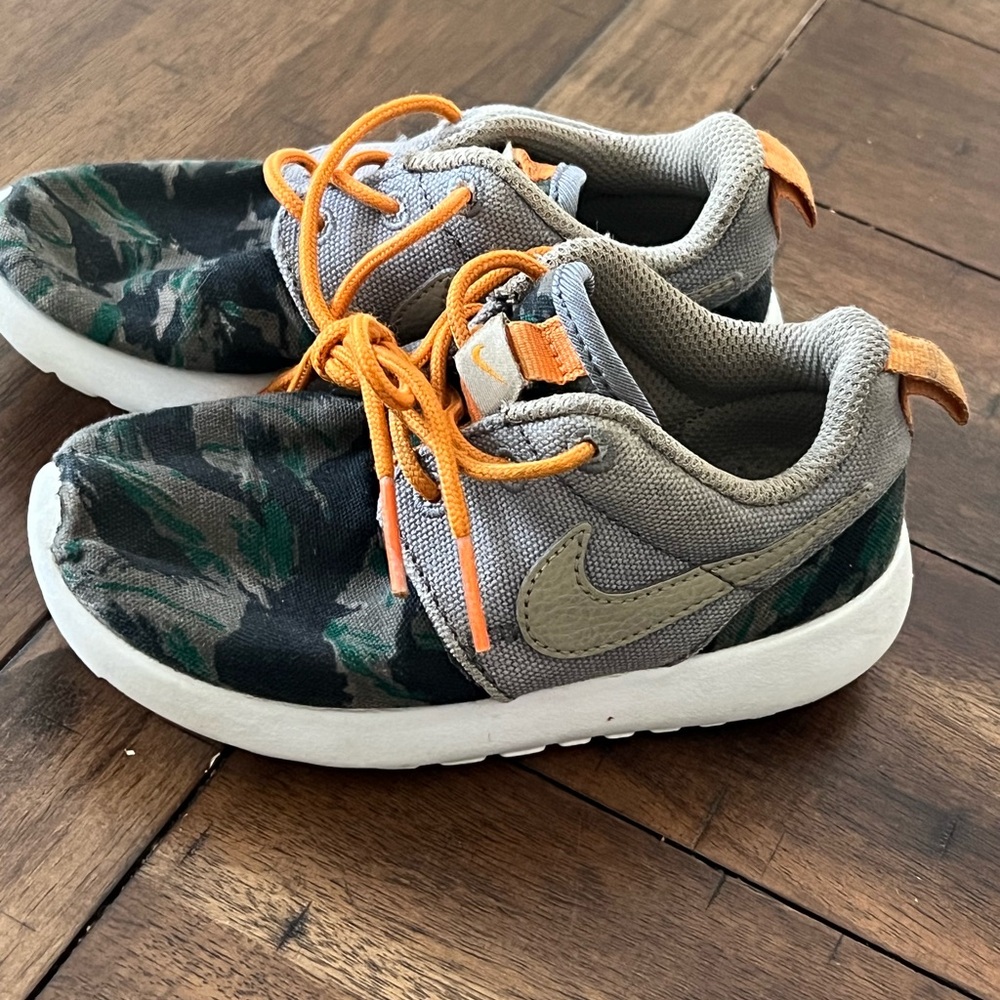 Nike Orange and Green Sneakers Roshe Style